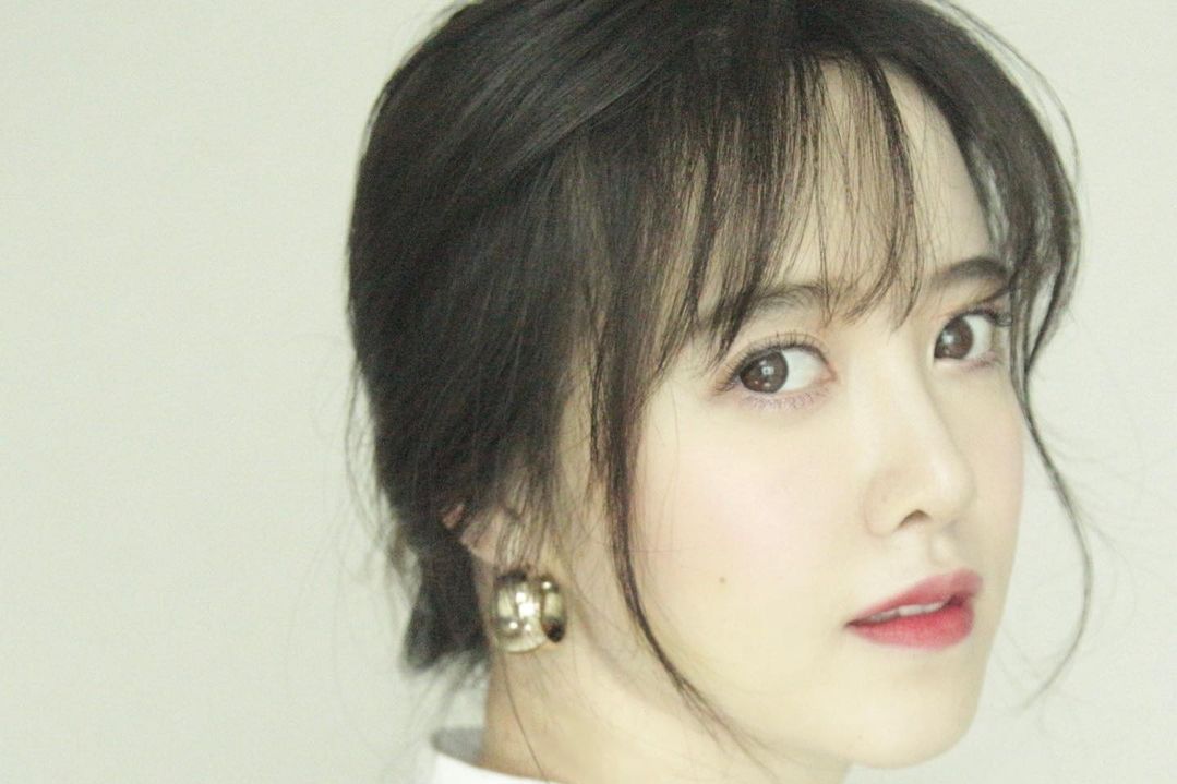 Setelah absen selama tiga tahun dari dunia hiburan, Koo Hye Sun akan kembali dengan film baru 'Dark Yellow'. Bercerita tentang apa ya?