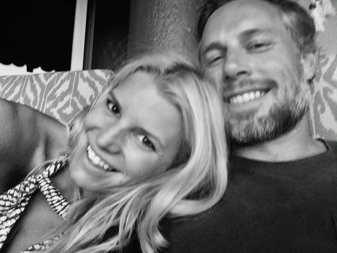 Penyanyi beraliran pop asal Amerika Serikat, Jessica Simpson, baru saja merayakan 11 tahun kebersamaannya dengan sang suami tersayang, Eric Johnson.