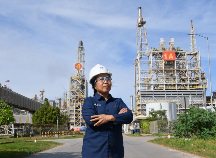 Sukses berkarier dan menjabat Vice President, Sivera Dian Getrida patahkan stereotipe peran perempuan dalam pekerjaan yang didominasi laki-laki.