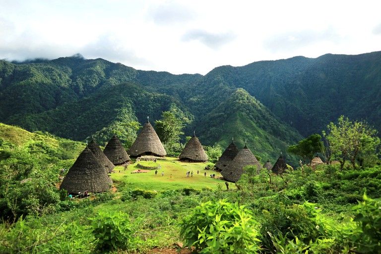 Kawan Puan, wisata di Indonesia itu tidak hanya Bali saja lo. Berikut beberapa pulau Indonesia yang wajib kamu kunjungi karena tak kalah dengan Bali!