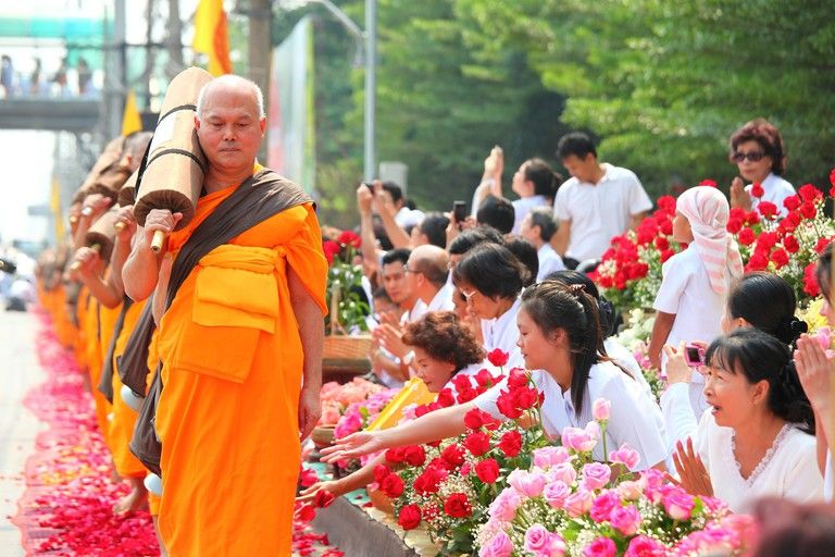 Negara ini juga ikut merayakan Hari Raya Waisak.
Berbagai ritual dirayakan seoerti memberikan persembahan pada biksu