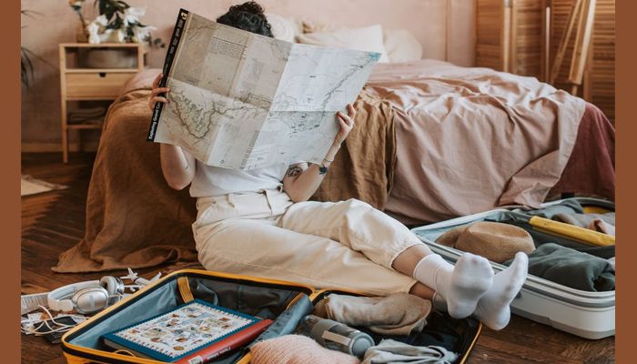 Traveling nyaman tanpa bawa banyak barang? Lakukan tips mengemas cepat dan efisien ini, yuk, Kawan Puan!