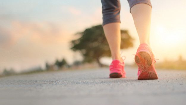 Jalan pagi hari adalah salah satu cara meningkatkan aktivitas fisik yang banyak manfaatnya. Ayo bangun lebih pagi dan berjalan-jalan!
