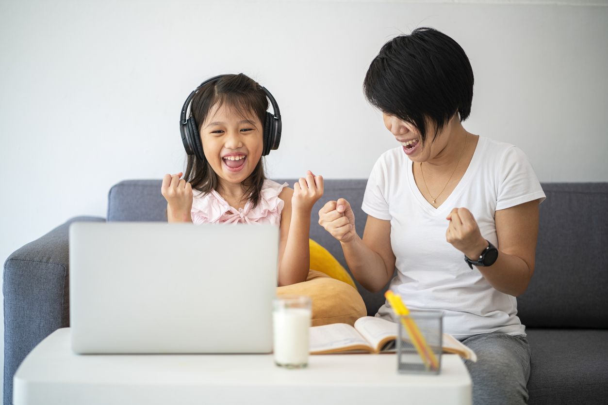 Masa pandemi membuat anak usia sekilah dasar berperilaku seperti usia 2 tahun.
Ini membuay kesehatan mental mereka terganggu.