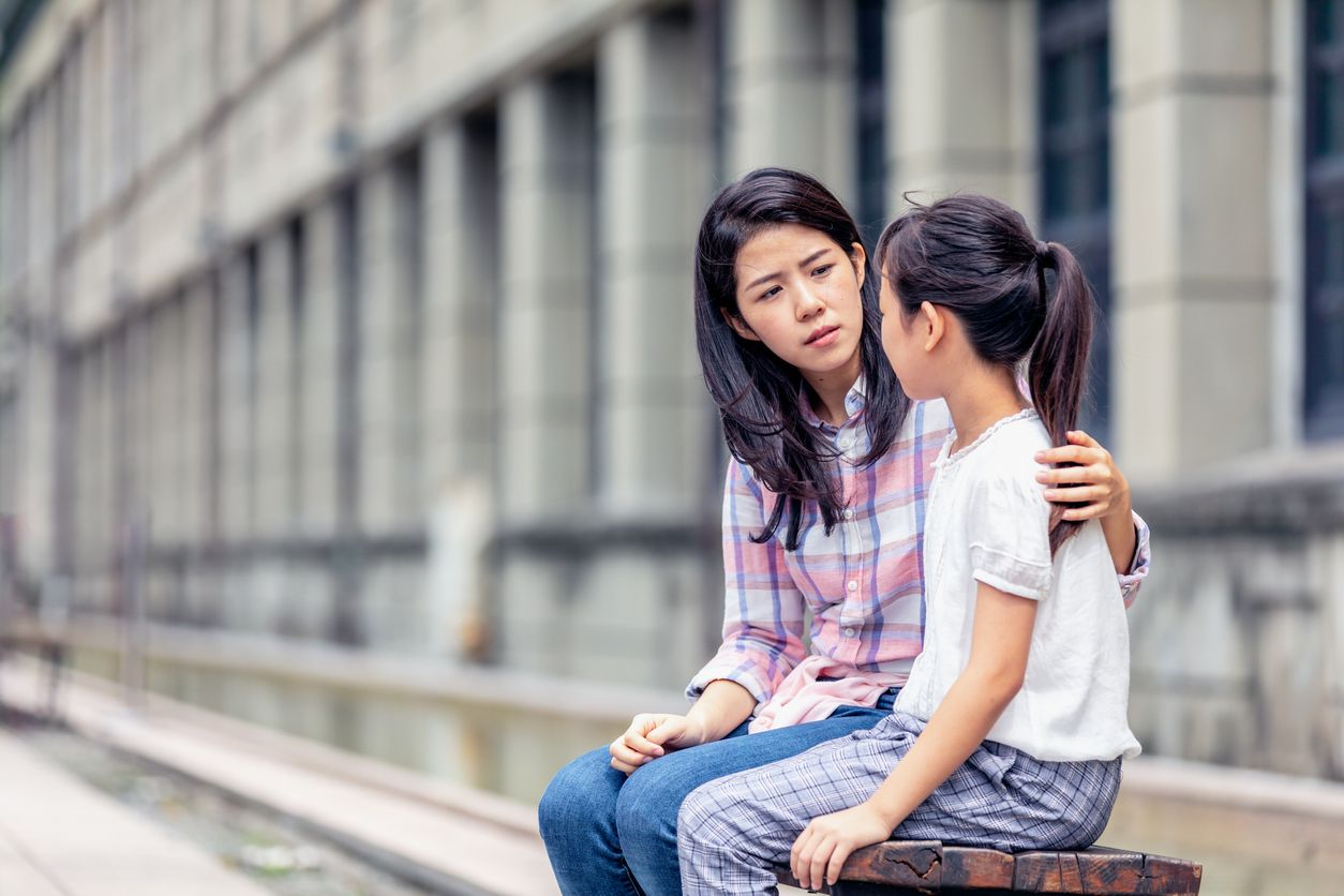 Penting untuk diketahui oleh para orang tua dalam mengatasi rasa insecure yang dialami anak remaja. Simak penjelasannya!