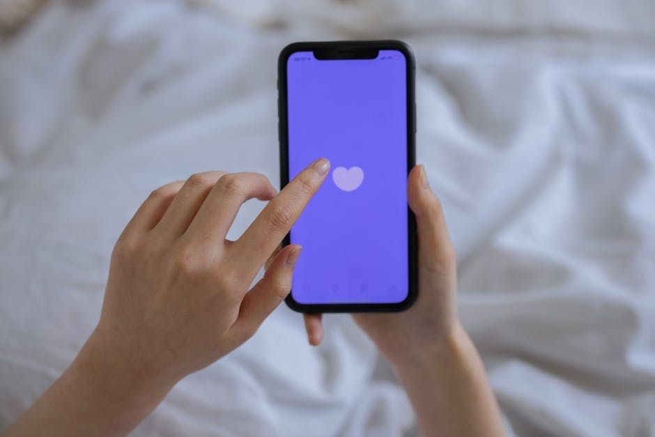 Aplikasi kencan saat ini sudah memberikan fitur baru untuk mengetahui status vaksinasi Covid, lo. Jika belum vaksin, bagaimana cara melihat statusnya?