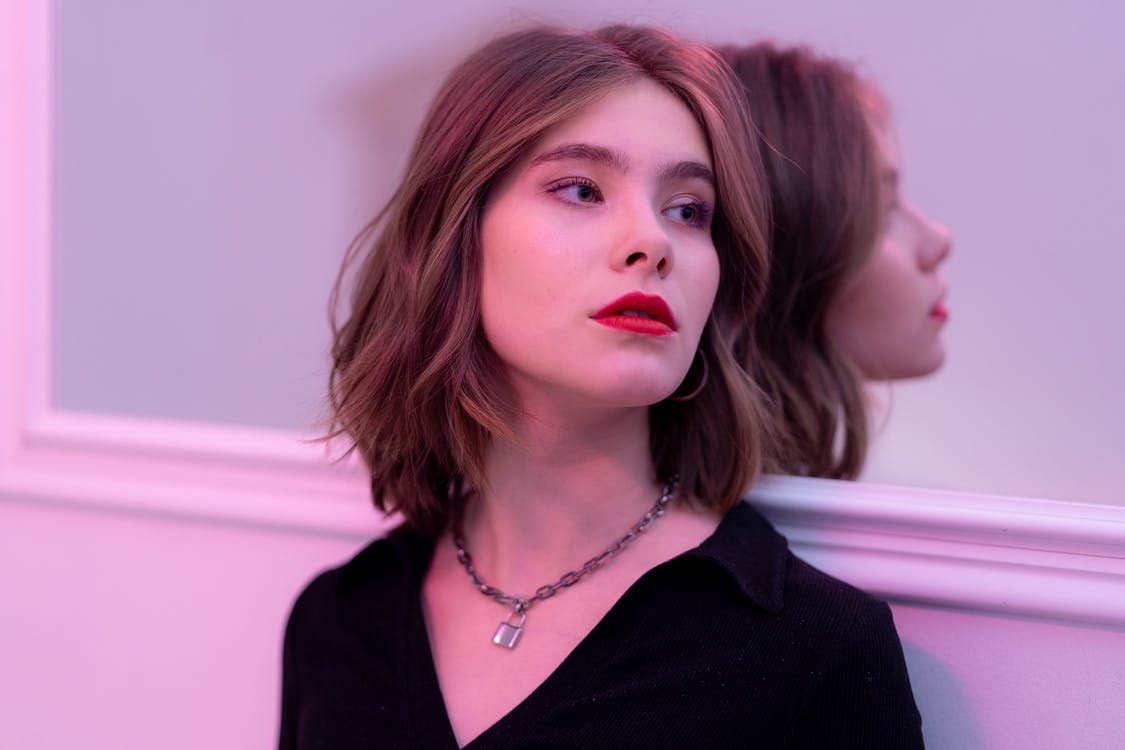 Punya rambut yang halus dan kurang bervolume? Yuk, cari tahu tiga gaya rambut dengan potongan bob yang menambah tampilan rambutmu tampak bervolume.
