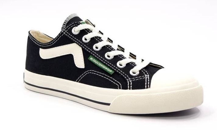 Sepatu buatan Indonesia kini sudah semakin keren dan beragam ya, Kawan Puan. Yuk, cari tahu merek apa saja yang cocok dengan seleramu.