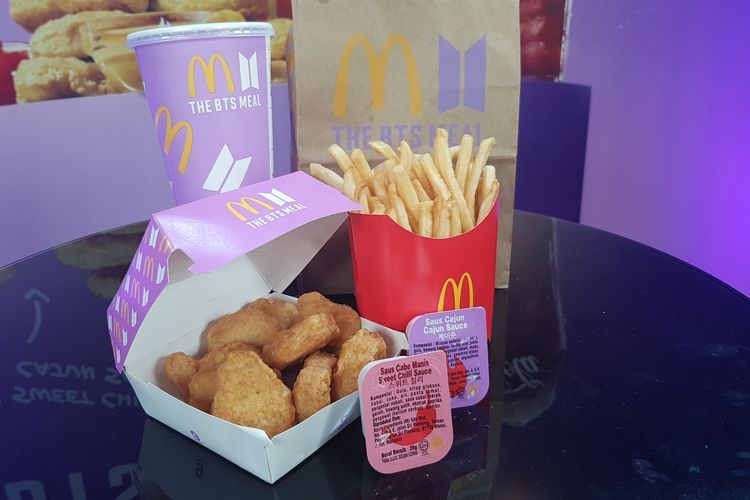 BTS Meal tersedia di Indonesia mulai tanggal 9 Juni 2021. Antusias masyarakat yang tinggi membuat kemasan BTS Meal dijual di pasar online.