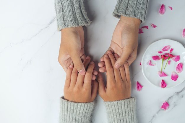 Mendapati teman sesama perempuan yang mengalami pelecehan seksual sangat mengkhawatirkan ya, Kawan Puan. Bantu dan tenangkan mereka dengan cara ini.