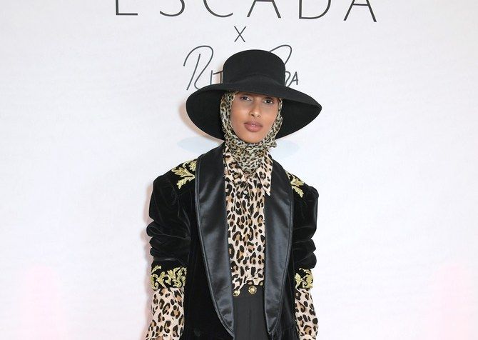 Jadi editor fashion berhijab pertama di Vogue Skandinavia, inilah sosok inspiratif Rawdah Mohamed yang berani dan modis!