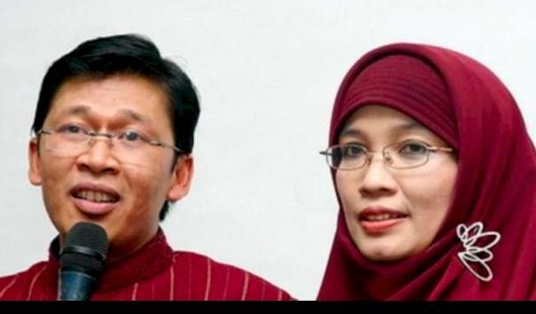 Usai berseteru dengan sang anak karena perlakuannya dianggap kasar, Aa Gym kembali gugat cerai Teh Ninih. Ini respon Teh Ninih...