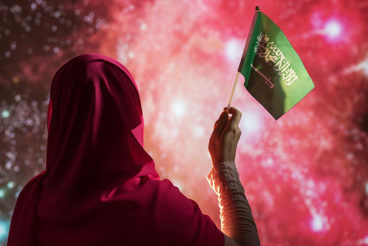 Kabar bahagia, kini perempuan di Arab Saudi  diizinkan tinggal sendiri tanpa persetujuan Pria loh! Ini alasan pemerintah Saudi rubah peraturan...