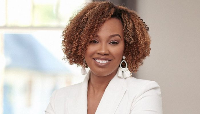 Teneya Gholston, Direktur Pemasaran Senior dari Revlon membongkar rahasia sukses berbisnis di industri kecantikan. Seperti apa?