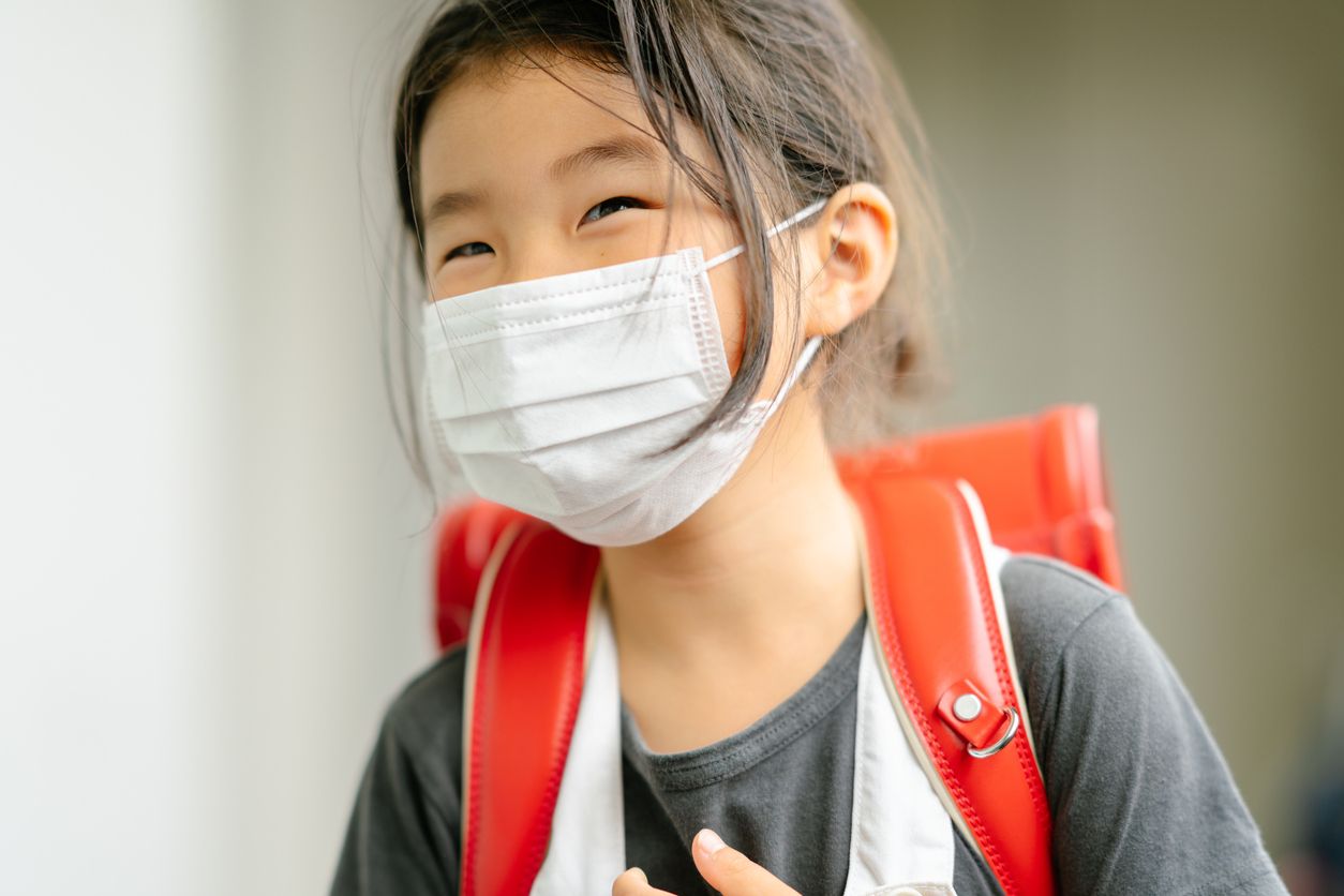 Uji coba sekolah tatap muka yang dilaksanakan di Jakarta resmi dihentikan karena adanya kenaikan kasus harian Covid-19 yang lumayan tinggi. 