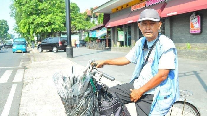 Sukses datang dari mana saja, termasuk dari berjualan koran. Pebisnis bisa ambil pelajaran dari loper koran untuk meraih kesuksesan!