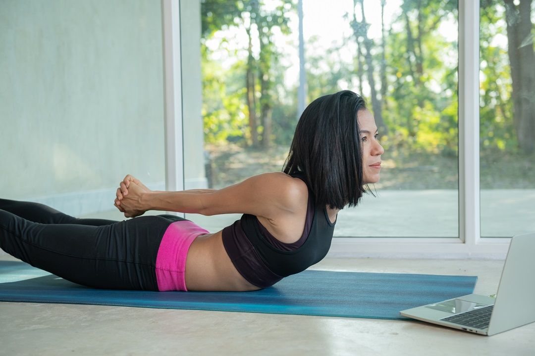 Pilates bisa kamu pilih sebagai olahraga rutin agar tubuh tetap sehat. Sebelum itu, simak yuk apa saja manfaat pilates jika dilakukan secara rutin!