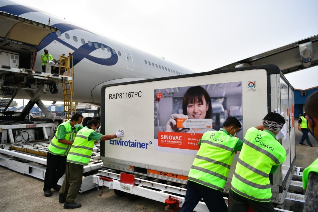 RI kembali menerima kedatangan 10 juta dosis vaksin bulk dari Sinovac. Total vaksin RI kini 104,7 juta dosis, 91,5 juta di antaranya bentuk bulk.