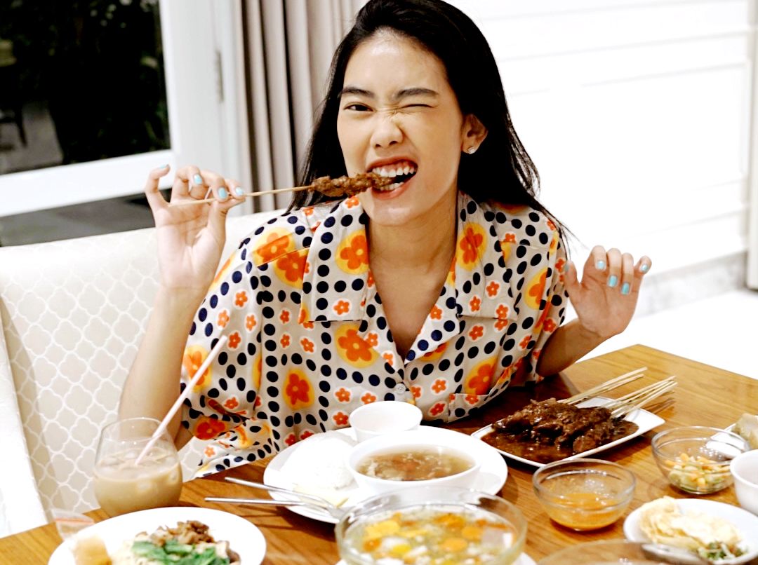 Dalam rangka Hari Ulang Tahun (HUT) Jakarta ke-494, Alika Islamadina membagikan rekomendasi kuliner legendaris Ibu Kota kesukaannya. Apa saja?