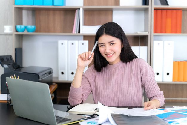 Menjadi perempuan yang kuat secara mental bisa menumbuhkan keberanian dan kemajuan hidup. Maka, hindari 13 kebiasaan buruk ini, ya!