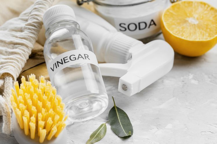 Selain cuka, ini dia berbagai bahan yang bisa secara efektif menghilangkan jamur di rumah, ada cuka, hidrogen peroksida, dan baking soda.