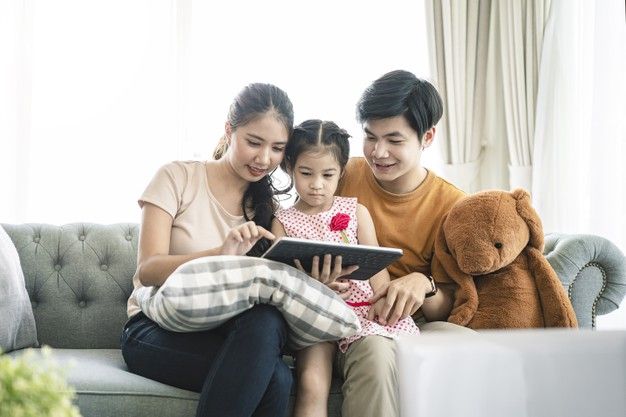 Kawan Puan mencium adanya perselingkuhan dalam hubungan pernikahan? Begini cara terbaik mengatakannya pada anak!