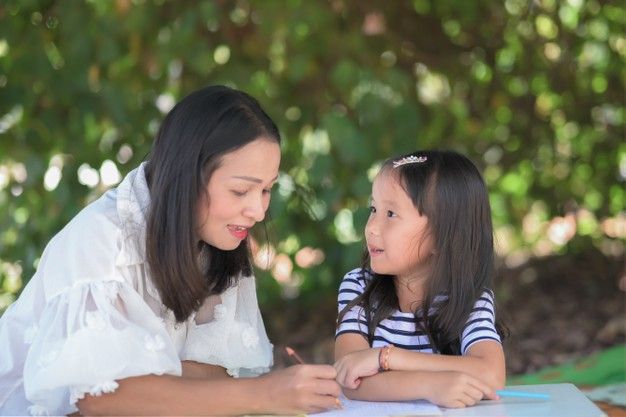 Ketika anak-anak semakin kritis dengan bertanya di mana keberadaan ayahnya, ini akan membuat ibu kebingungan. Berikut cara untuk menjawabnya.