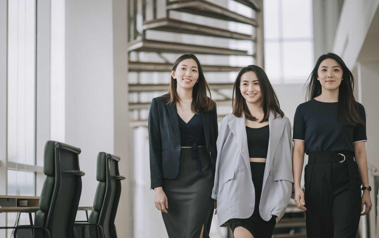 Kita semua pastinya ingin menjadi perempuan sukses ya, Kawan Puan? Nah, cobalah ikuti kebiasaan perempuan sukses berikut ini.