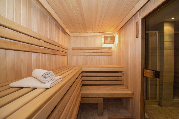 Berita terpopuler Wellness (16/12/2022): Mulai dari tips traveling untuk ibu hamil liburan di masa Nataru. Hingga manfaat sauna setelah olahraga.
