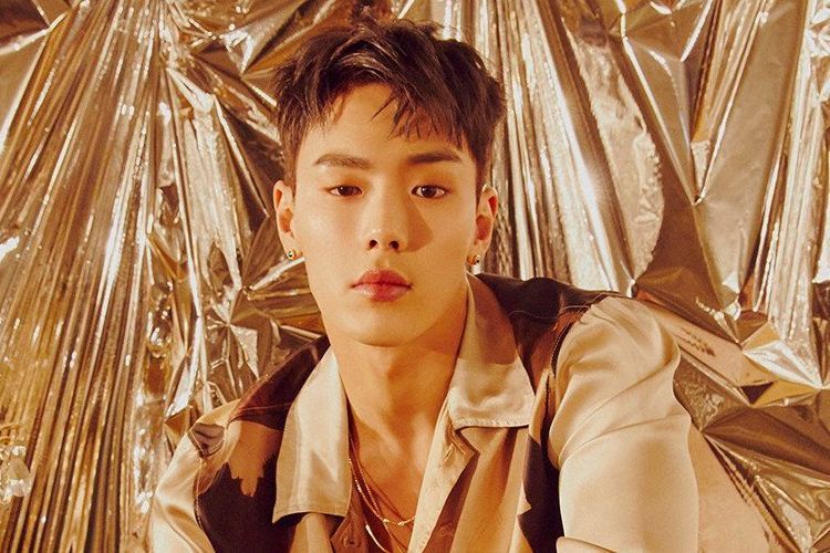 Shownu MONSTA X menuliskan surat mengharukan untuk penggemarnya terkait keberangkatannya untuk wajib militer bulan ini.