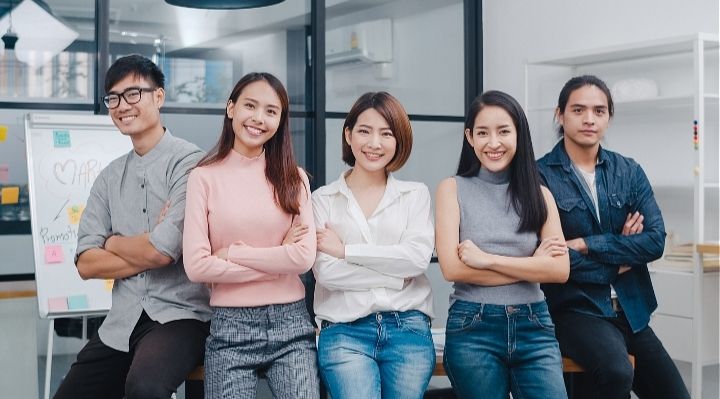 Persahabatan yang positif sangat berguna untuk mendukung hidup dan mengurangi tingkat stresmu. Tumbuhkan hubungan itu mulai sekarang ya, Kawan Puan.