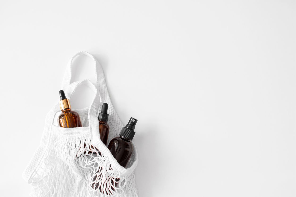 Kemasan bekas skincare perlu diolah untuk menghindari masalah baru pada alam dan pemalsuan produk. Kemana donasi kemasan bekas skincare? 