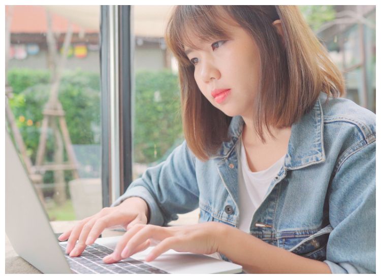 Di era digital seperti sekarang, lakukan ini sebagai persiapan melamar lowongan kerja. Salah satunya pastikan koneksi internet stabil!