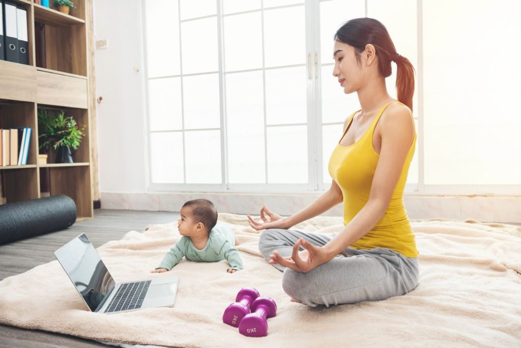 Kawan Puan, sekarang jangan bingung lagi antara membagi waktu untuk diri sendiri dan anak seperti olahraga, sebab kamu bisa melakukannya bersama-sama