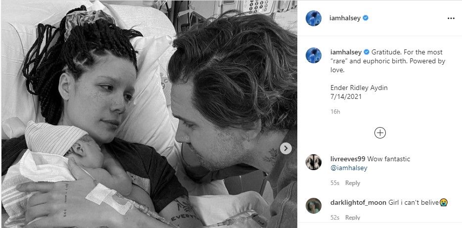 Kabar bahagia, penyanyi Halsey melahirkan anak laki-laki, setelah sempat mengalami keguguran lima tahun yang lalu.