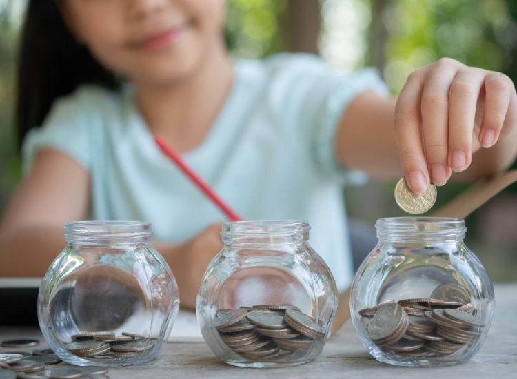 Sangat penting, ini berbagai manfaat mengajarkan literasi keuangan sejak dini untuk anak. Yuk, kita simak!