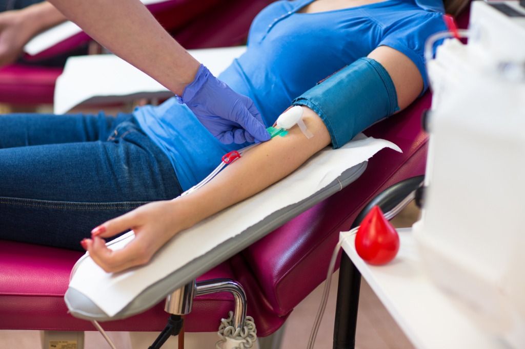 Saat melakukan donor plasma, terdapat beberapa hal yang harus dipenuhi, salah satunyaa mengenai golongan darah. Yuk, simak! 