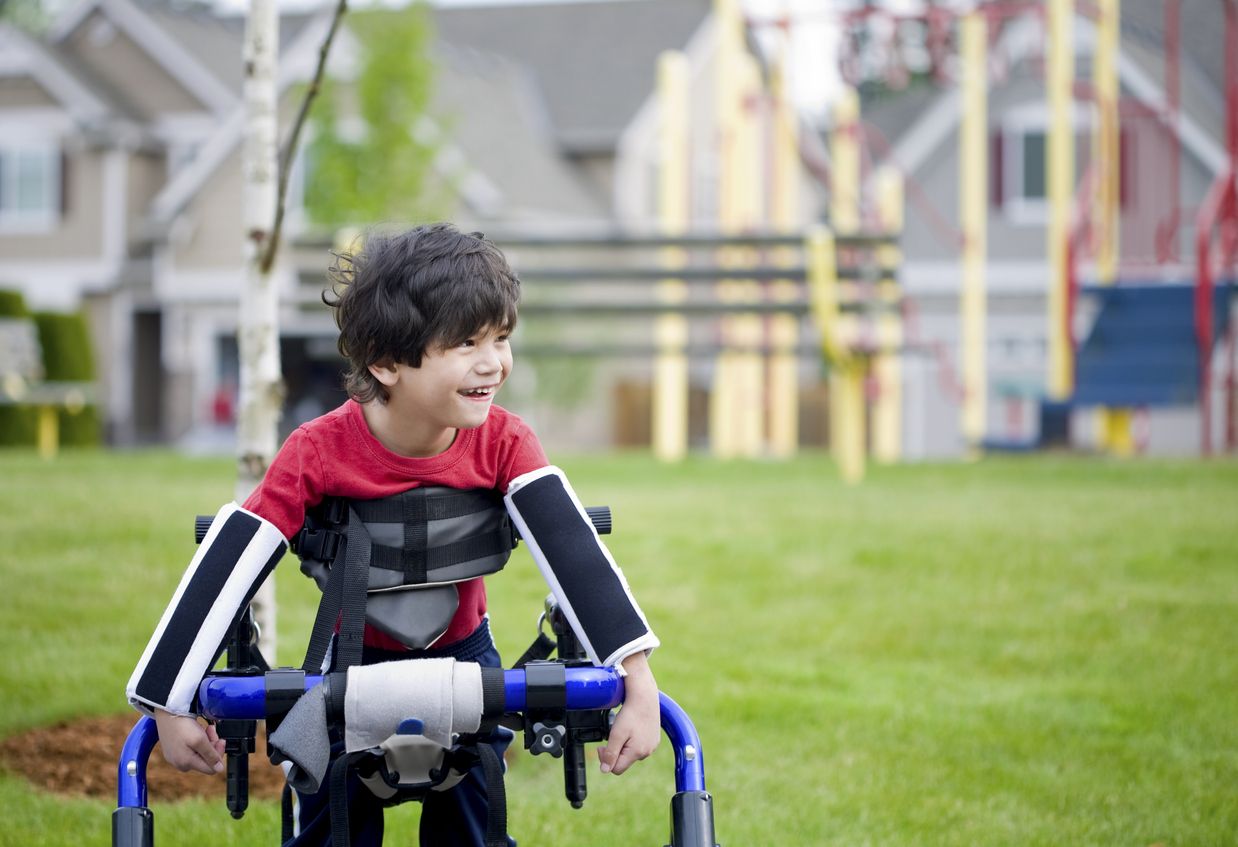 Bagi orang tua, mengasuh anak memiliki tantangannya sendiri. Begitu pun merawat anak dengan cerebral palsy. Apa saja yang perlu diperhatikan?