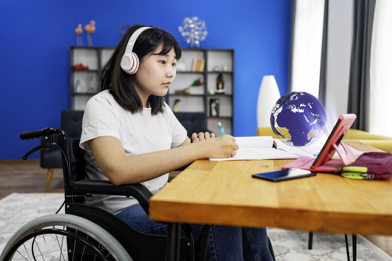 Bersekolah bagi anak berkebutuhan khusus harus dinilai dari kesiapannya secara fisik, emosional, dan mental. Simak penjelasan psikolog berikut!