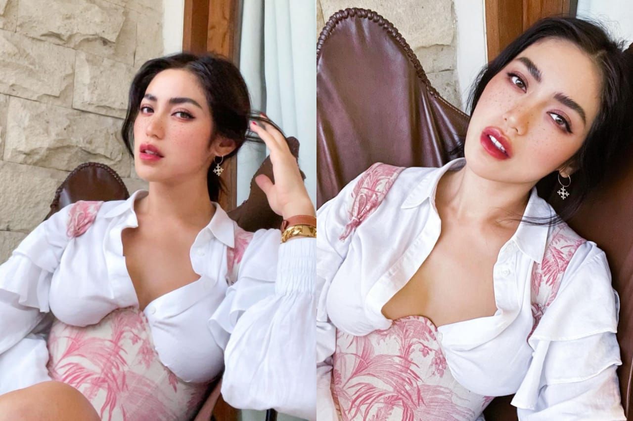 Kawan Puan, ingin tampil stylish dengan korset seperti Jessica Iskandar? Jika iya, berikut 4 tips cara padu padannya yang bisa ditiru!