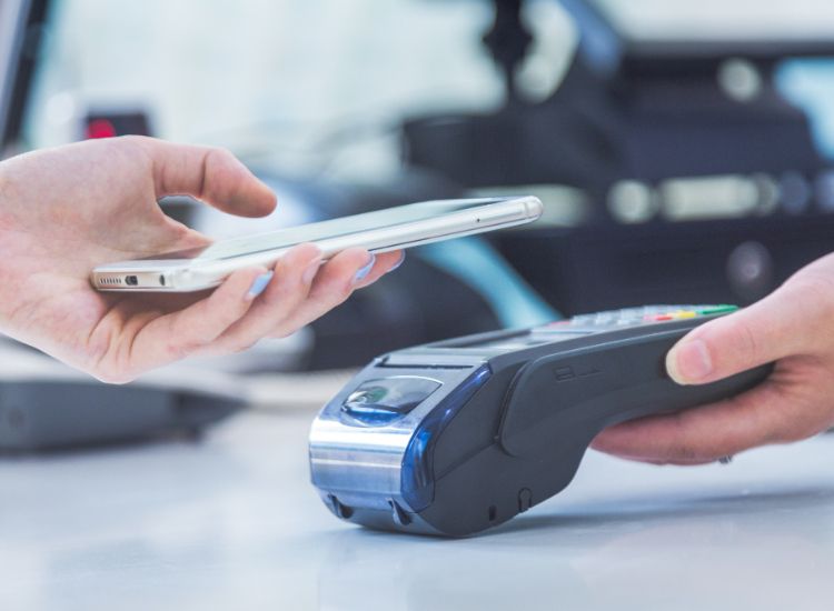 Mengenal cashless society dan keuntungan menjadi bagian transaksi non tunai saat ini. Yuk, kita simak, Kawan Puan!