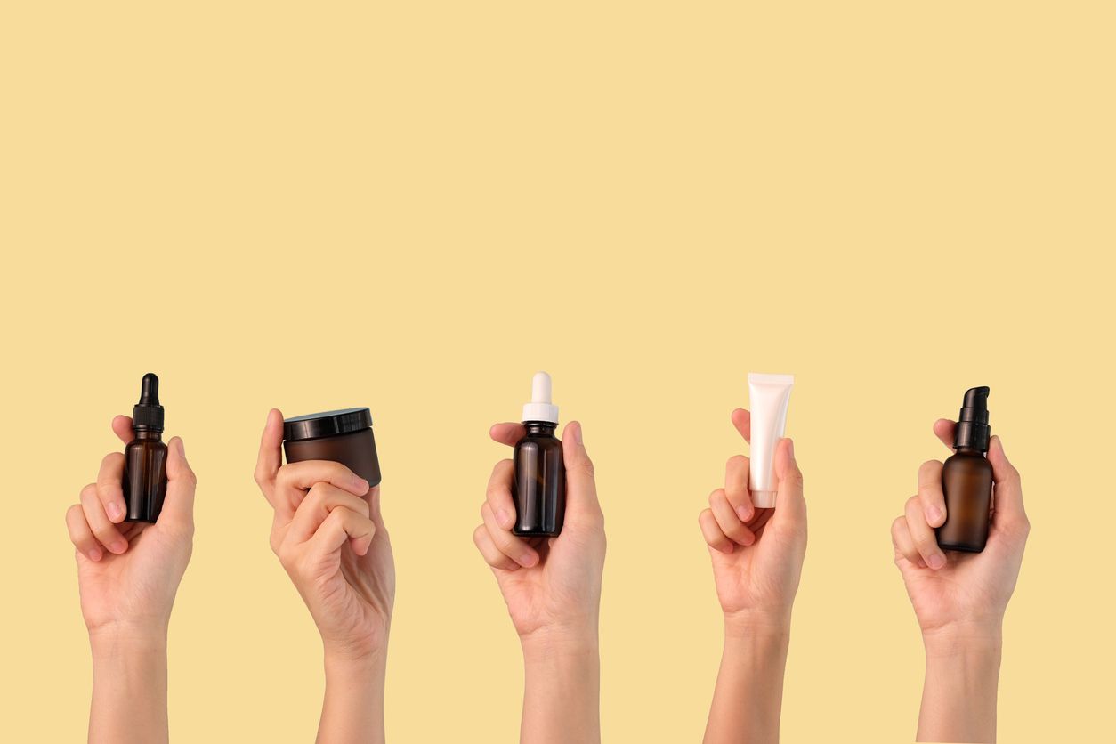 Metode 10 steps Korean skincare dianggap bisa buat kulit glowing dan lebih sehat. Benarkah demikian? Ini penjelasan dermatologist dan venereologist. 