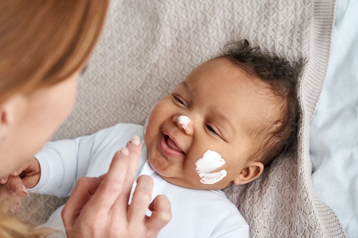 Sebenarnya perlu atau tidak, skincar untuk bayi yang baru lahir? Ini penjelasan dokter anak soal keamanan skincare untuk bayi baru lahir!