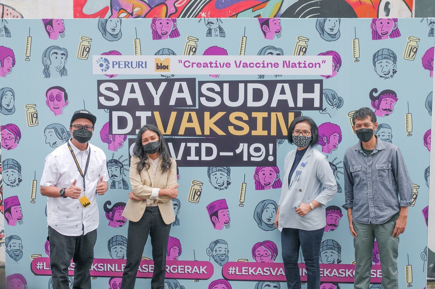 Yayasan Radar Budaya Kreatif bersama dengan Perum Peruri melayani vaksinasi di M Bloc Space pada tanggal 5-7 Agustus 2021.