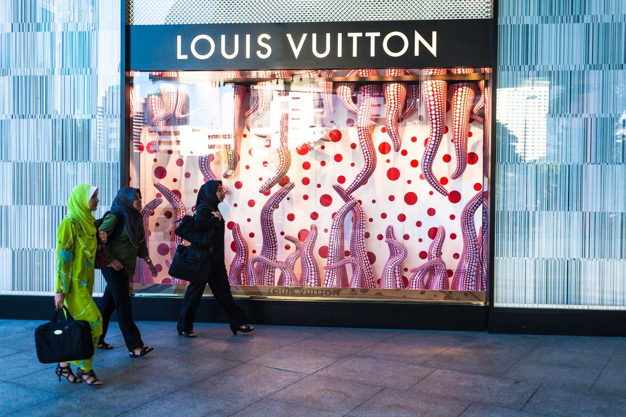 Terdapat merek ternama dengan harga fantastis dalam anggaran baju dinas DPRD Kota Tangerang. Salah satunya ada Louis Vuitton.