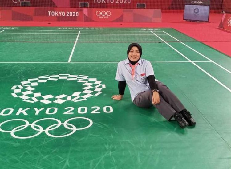 Mengawali karier sebagai guru Bahasa Inggris di sekolah,  ini kisah Qomarul Laila menjadi wasit badminton di Olimpiade Tokyo 2020.