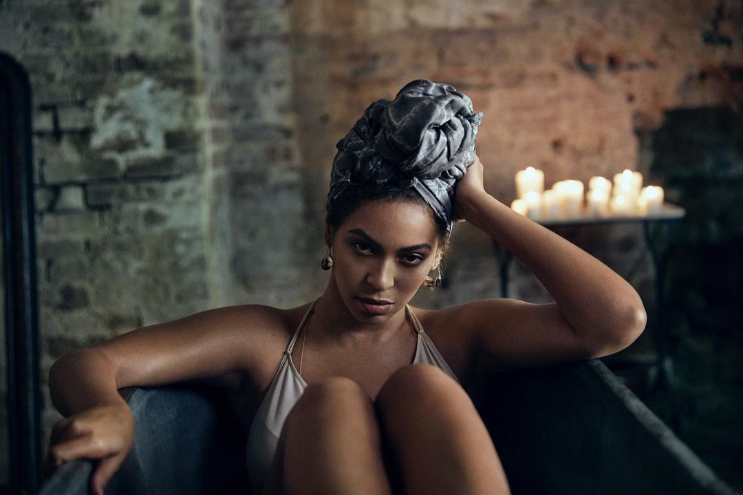 Beyonce mengaku bahwa ia tengah menggarap musik baru. Selama lebih dari satu tahun, ia menghabiskan sebagian waktunya di studio rekaman. 