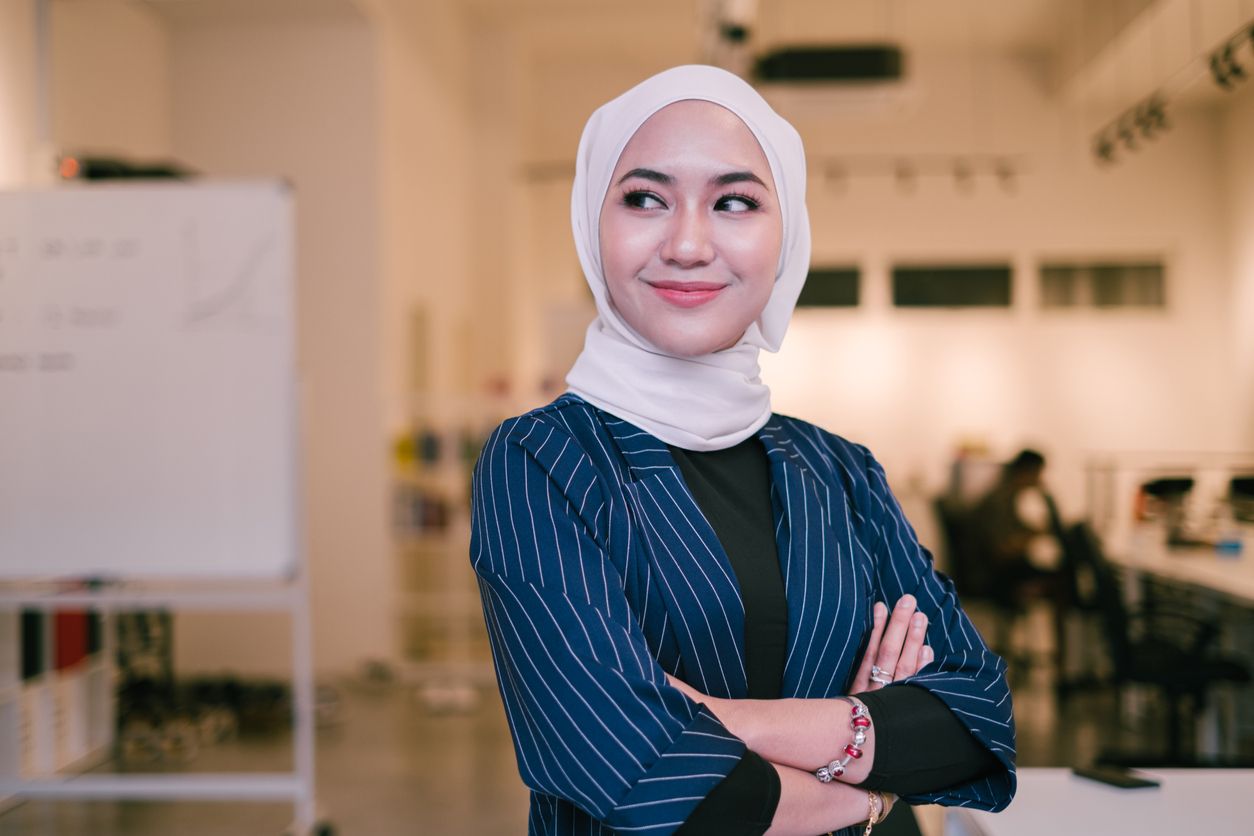 Memasuki bulan Muharram di tahun baru Islam, berikut jenis-jenis kain hijab yang nyaman digunakan. Salah satunya ada hijab berbahan rayon.