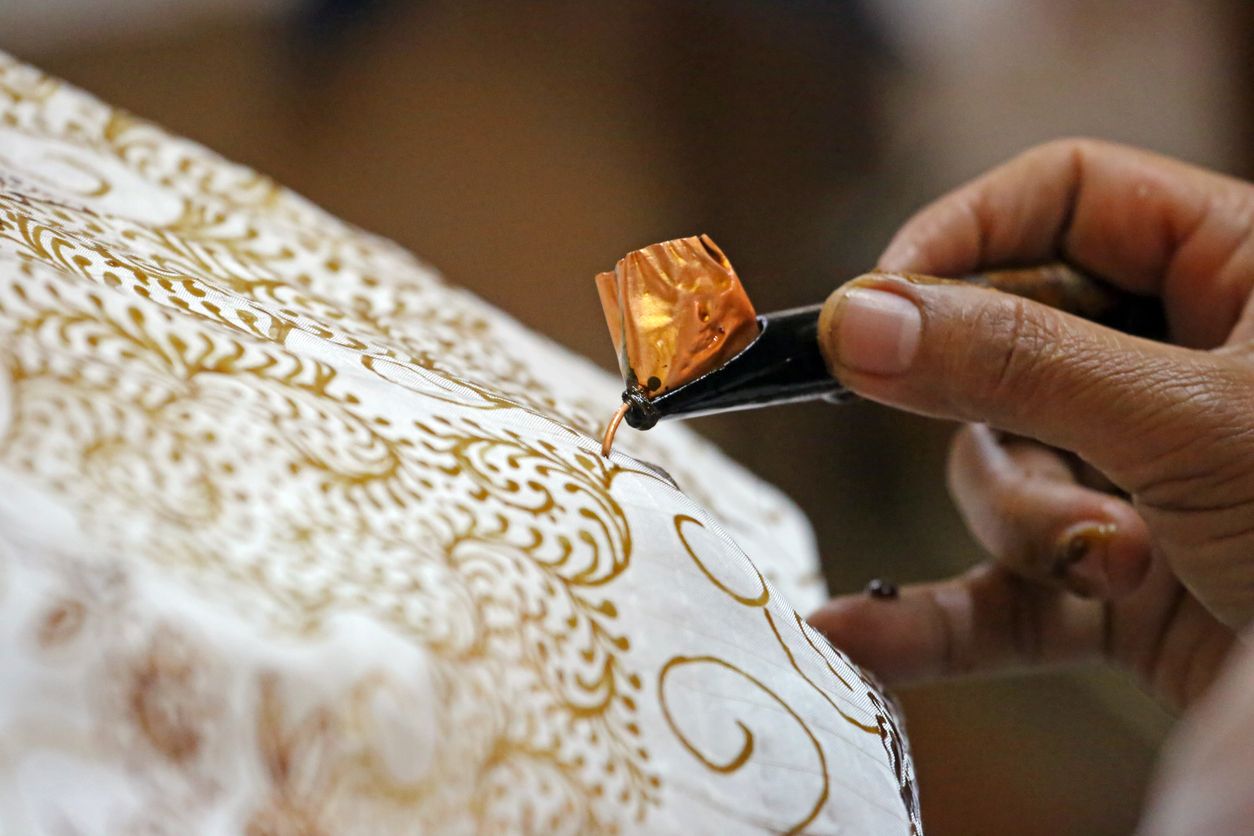 Wastra Indonesia merupakan kain tradisional yang dibuat oleh para pengrajin Indonesia. Apa saja jenis-jenis wastra Indonesia?