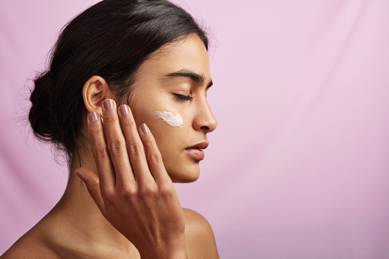 Centella Asiatica mampu memperbaiki kondisi kulit dan aman untuk kulit sensitif ataupun berjerawat. Ini rangkaian skincare dengan Centella Asiatica.